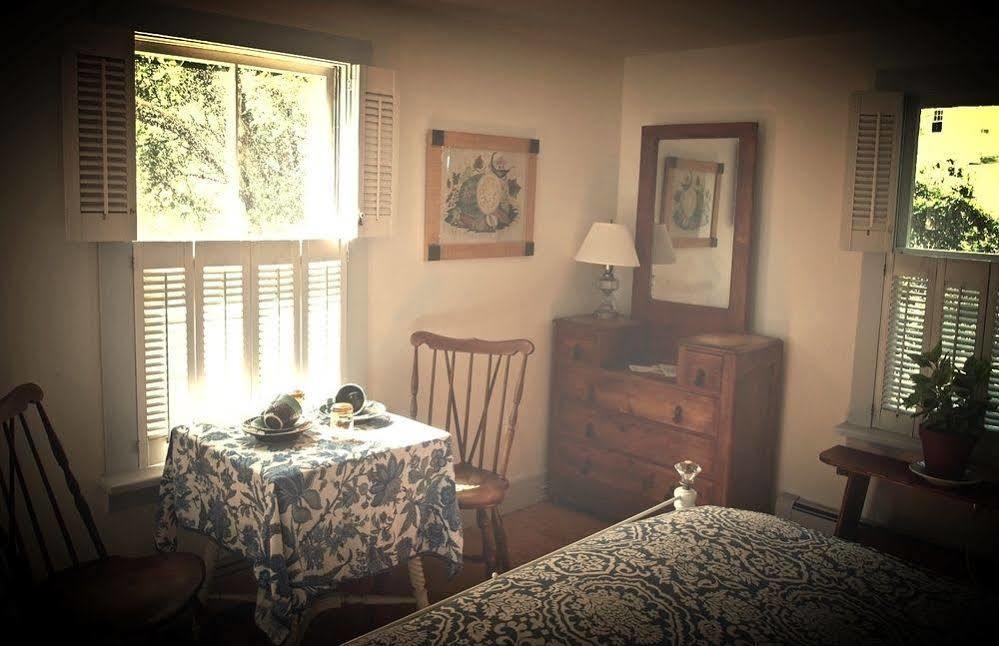 ניו שורהאם Sea Breeze Inn מראה חיצוני תמונה